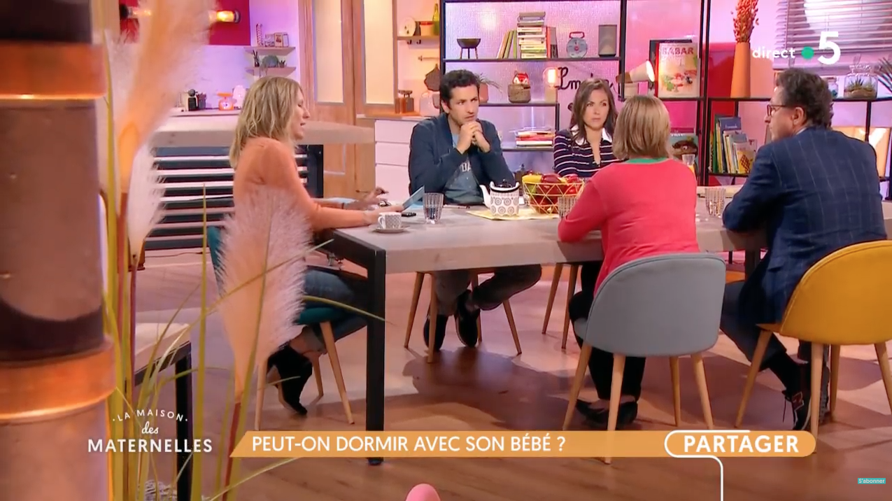 La Maison Des Maternelles Le Dr A Pfersdorff Aborde Le Sujet Du Cododo Co Sleeping Ou Co Sommeil Avec Emmanuelle Bonnet Puericultrice Pediatre Online